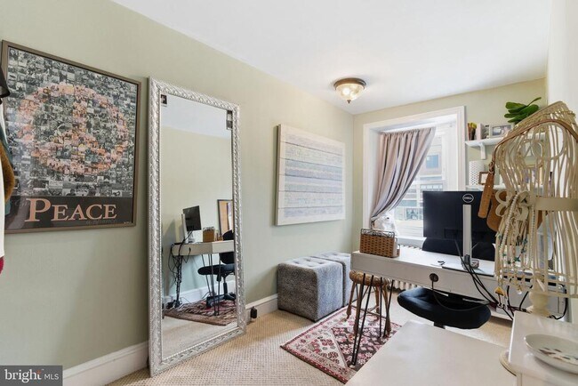 Building Photo - 405 Leverington Ave