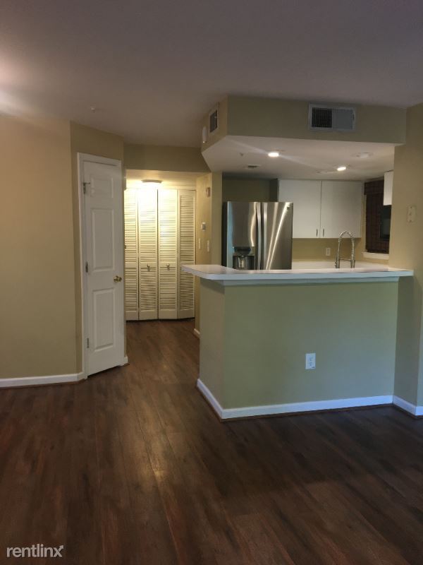 Building Photo - 903 Hillside Lake Terrace