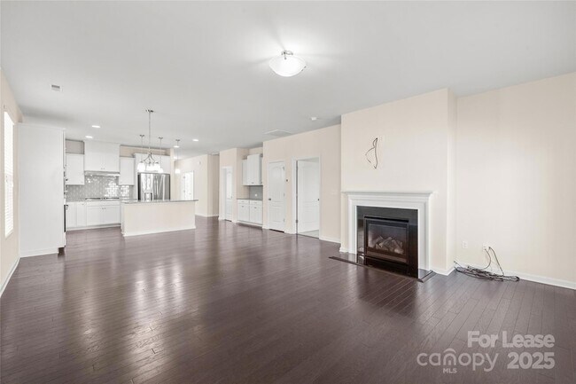 Building Photo - 720 Wood Lily Dr