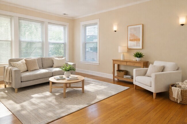 Building Photo - 940 E 48th St