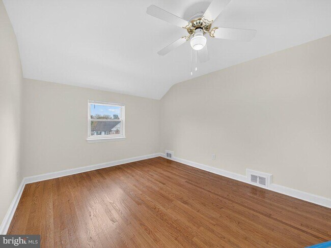 Building Photo - 10506 Lorain Ave