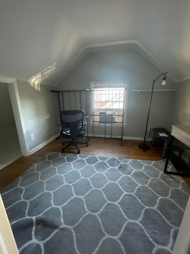 Building Photo - 725 Church St