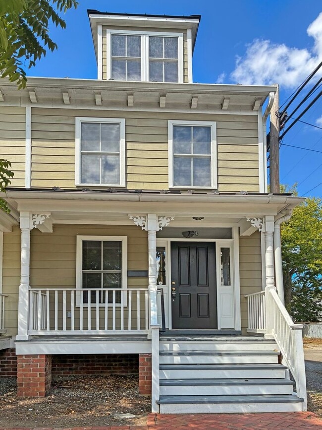 Building Photo - 5 Bedroom Home in VCU Area - Move in Speci...