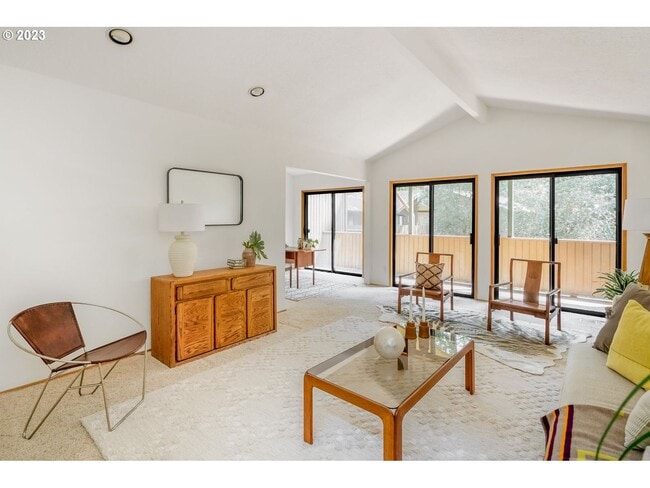 Building Photo - 2Bd/2Ba Second Floor Condo in SE with Washer & Dryer, 2 Car Dethatched Garage and a Serene Courty...