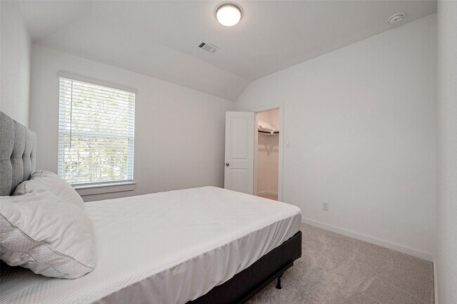 Building Photo - 430 W Cascade Heights Dr