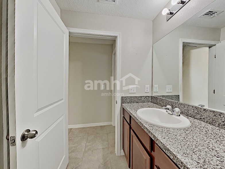 Building Photo - 10132 Carloway Hills Dr