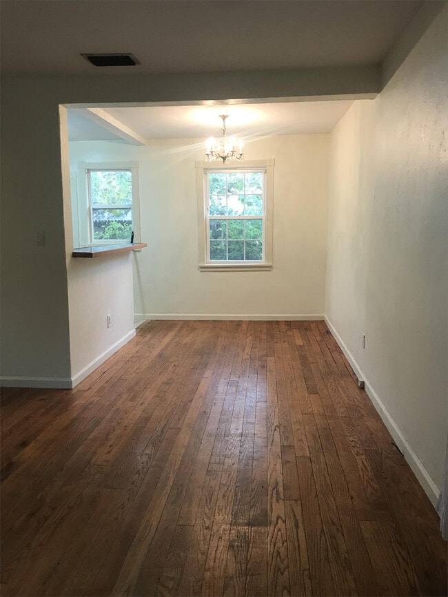 Building Photo - 1005 NE 7 Pl