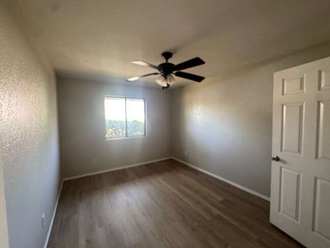 Building Photo - 4 Bed 2.5 Bath Home for Rent