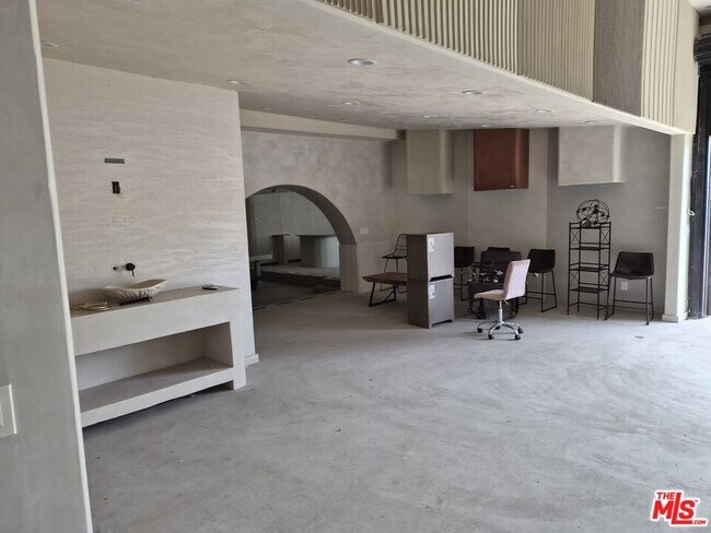 Building Photo - 10835 Magnolia Blvd