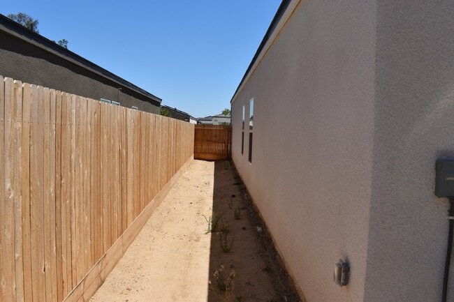 Building Photo - 4481 N San Miguel Ave