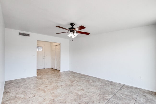 Building Photo - FOR RENT