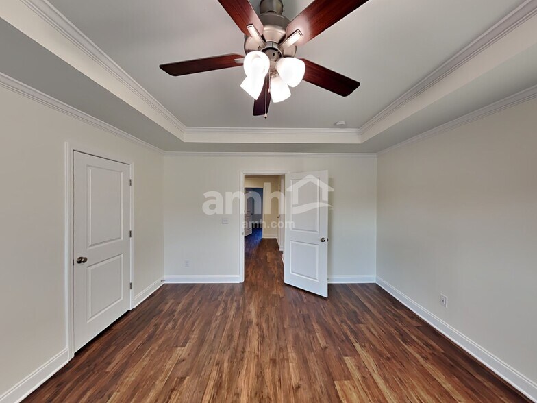 Building Photo - 5231 Valor Dr