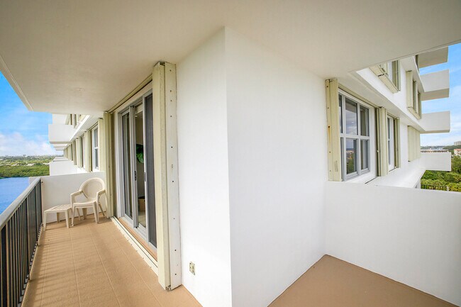 Building Photo - 2121 N Ocean Blvd