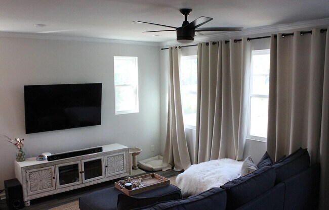 Building Photo - 6400 Astor Elgin St