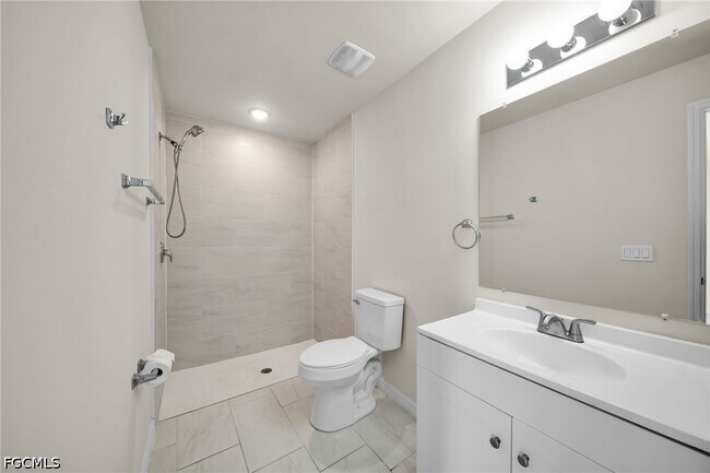Building Photo - 4106 SW 7th Pl