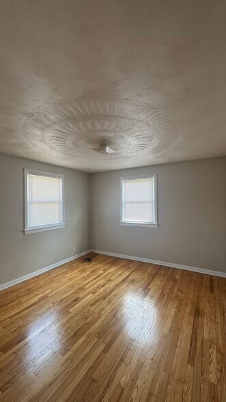 Building Photo - 112 Bigelow St