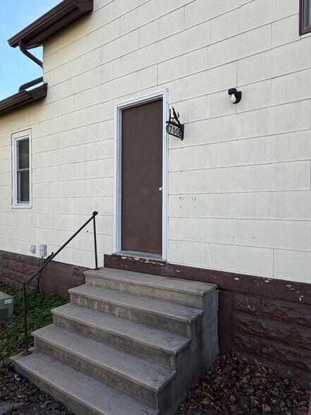 Building Photo - 1700 21st St