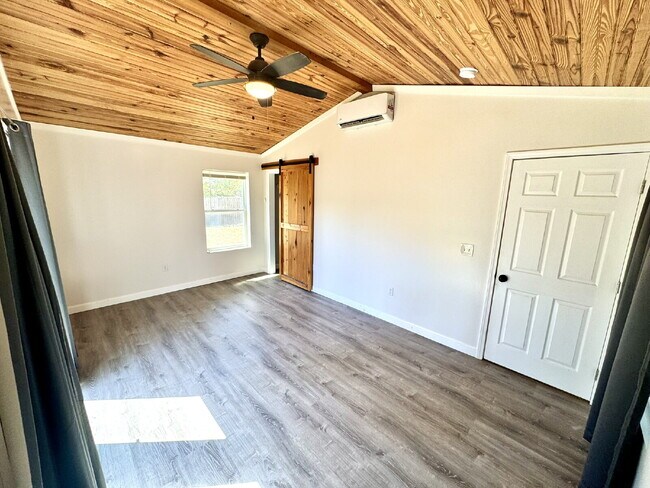 Building Photo - Cute newer home with large fenced yard!