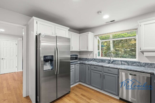 Building Photo - 525 Ashland Loop Rd