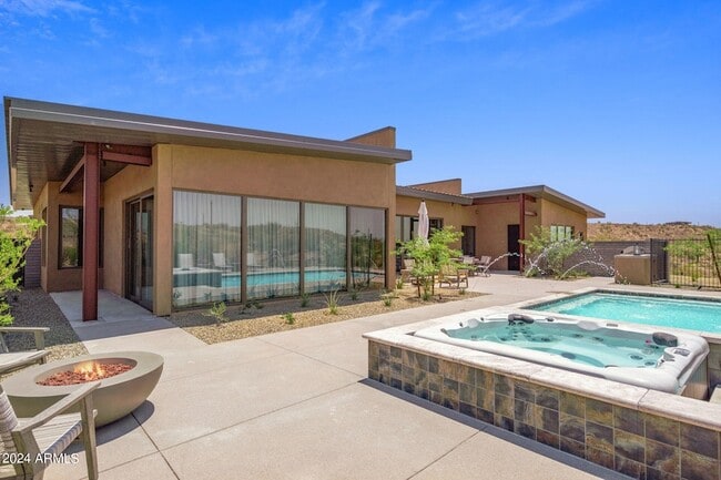 Building Photo - 15212 N Sandy Blf Rd