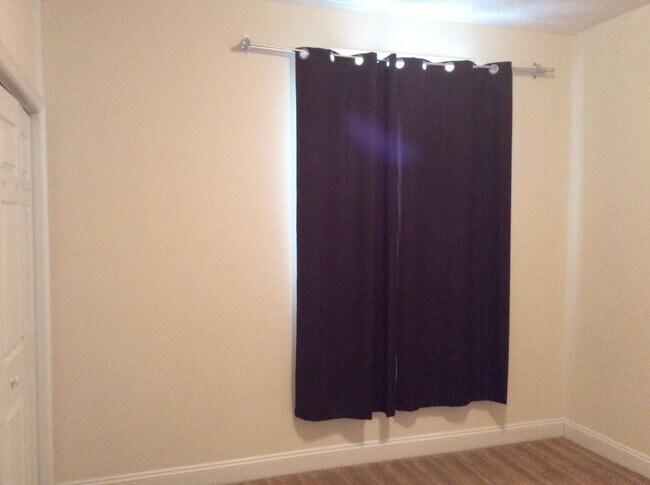 Building Photo - Beautiful Townhome in Tucker Creek