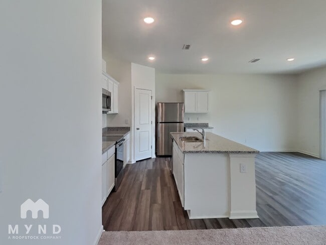 Building Photo - 1128 Centerview Dr