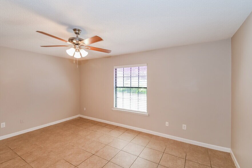 Building Photo - 7969 Amandas Crossing Dr E