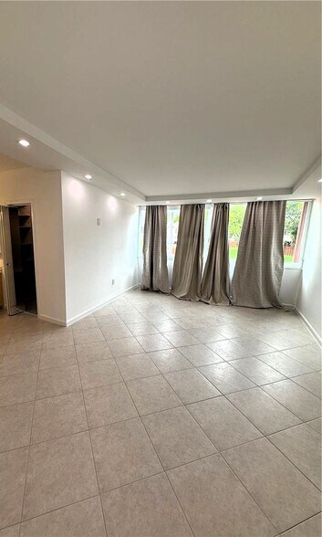 Building Photo - 6350 SW 139th Ct