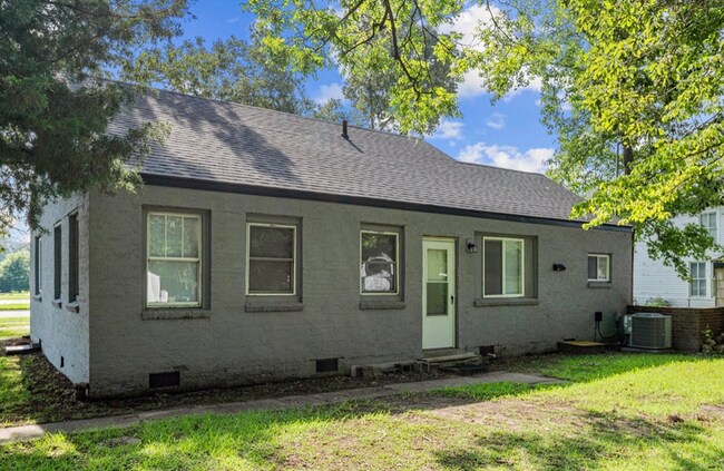 Building Photo - 4196 N Lee St