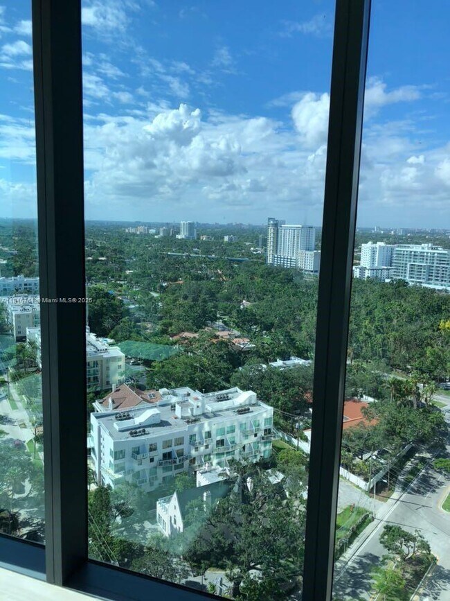 Building Photo - 1451 Brickell Ave