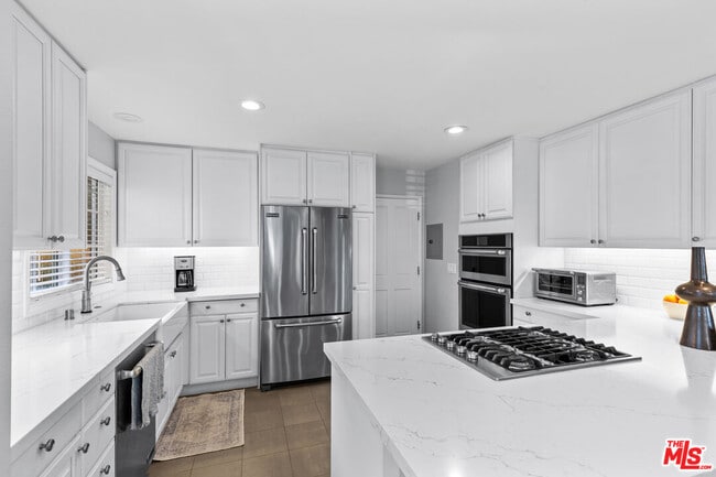 Building Photo - 1144 Yale St