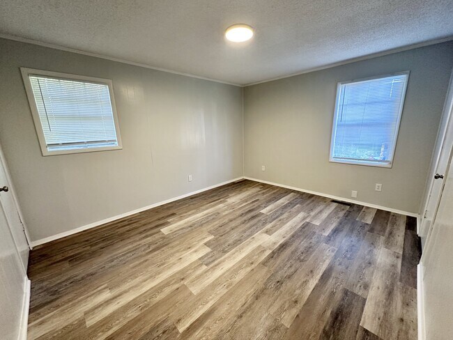 Building Photo - 724 Illinois Rd