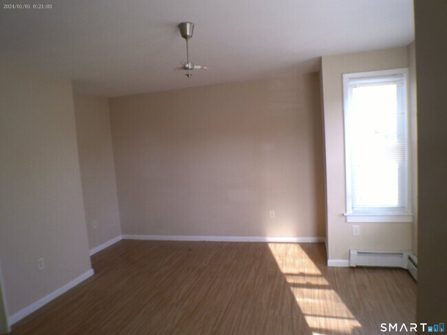 Building Photo - 13 Armstrong Pl