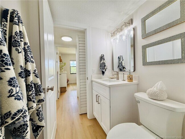 Building Photo - 7370 S Ocean Dr