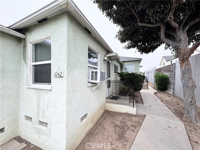 Building Photo - 1042 W 7th St
