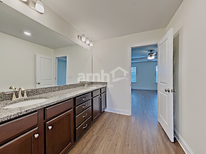 Building Photo - 175 Havenbrook Dr