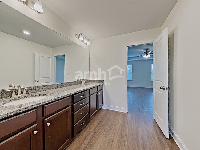 Building Photo - 175 Havenbrook Dr