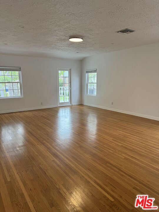 Building Photo - 122 N Orange Dr