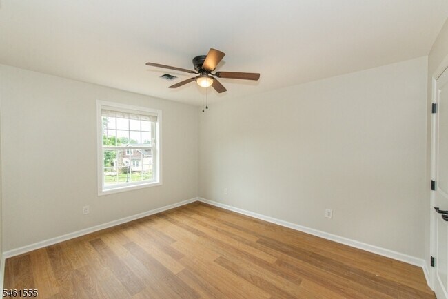 Building Photo - 39 Ledgewood Ave