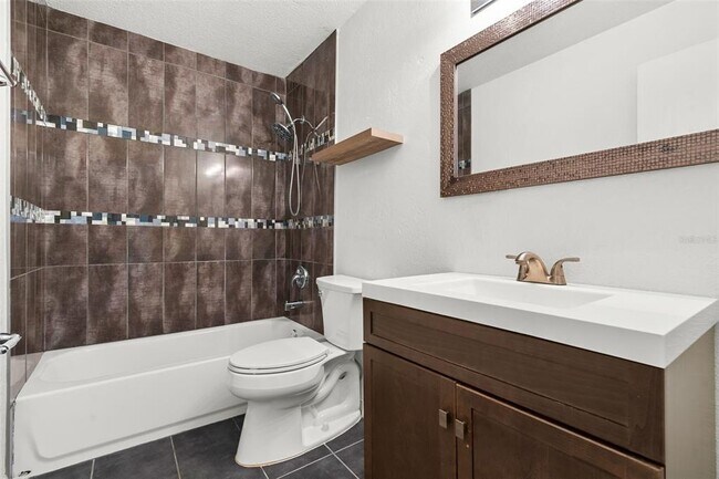 Building Photo - 5052 Starfish Dr SE