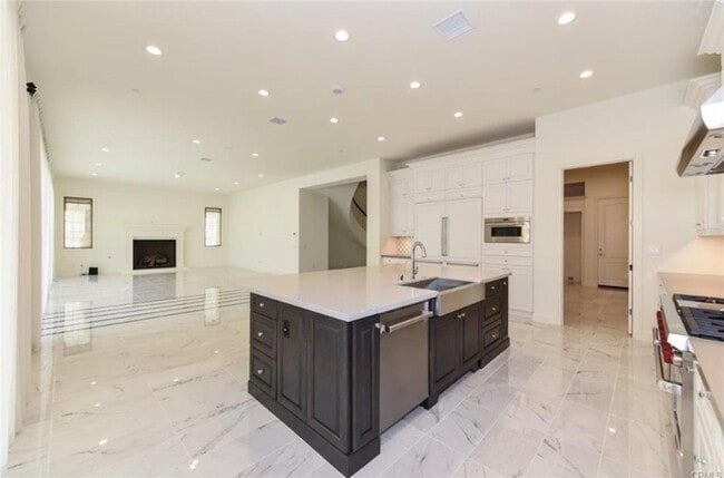 Building Photo - 105 Spacial