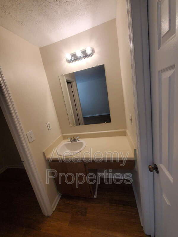 Building Photo - 200 Sheraton Ct