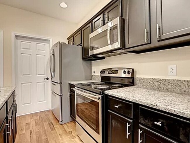 Building Photo - Charming 3BR House in Atlanta