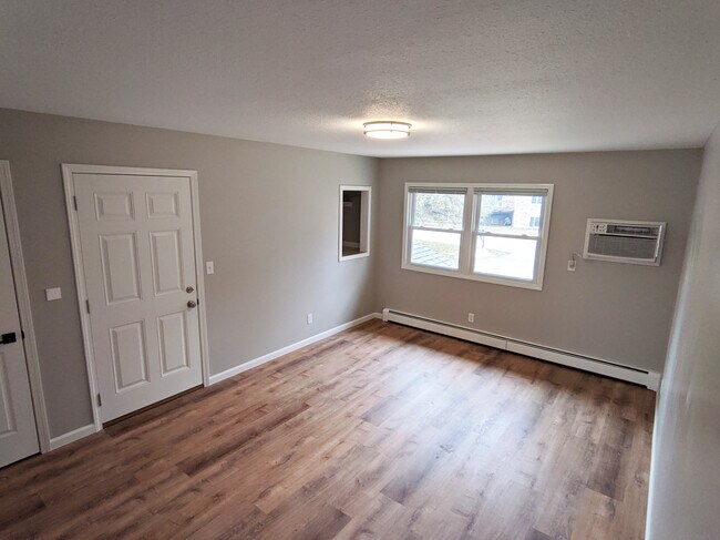 Building Photo - 1101 Spring Creek Rd