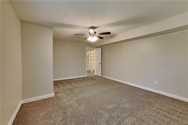 Building Photo - 3929 Lookout Point Dr