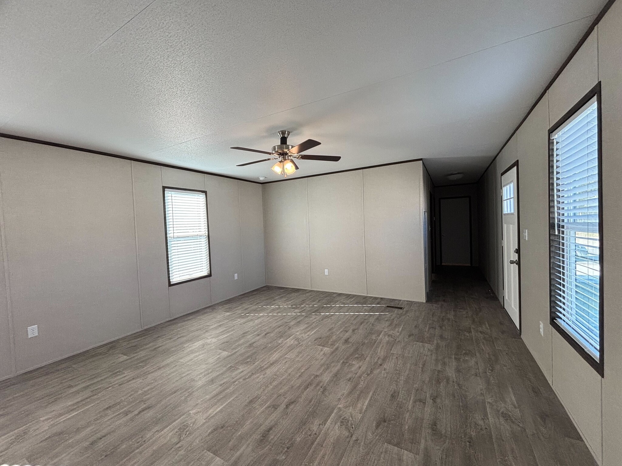 Building Photo - 204 Linda St