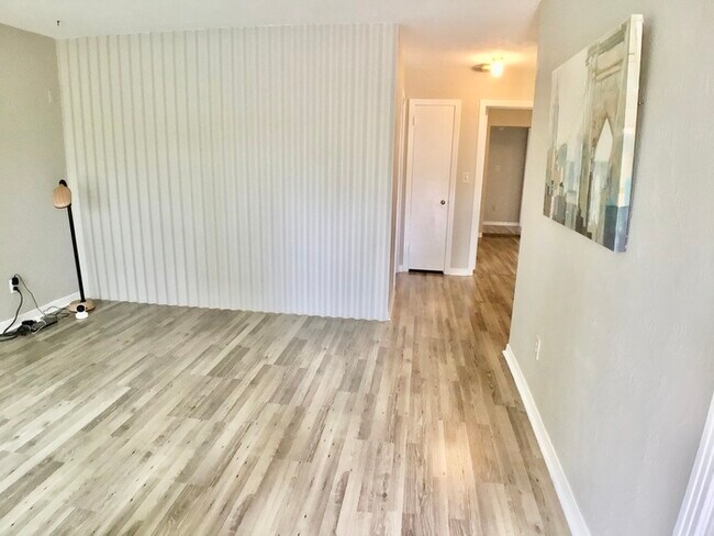 Building Photo - Charming 3/2 home in South Tampa