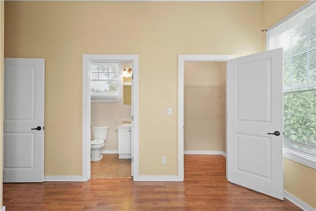 Building Photo - 1921 Benton St