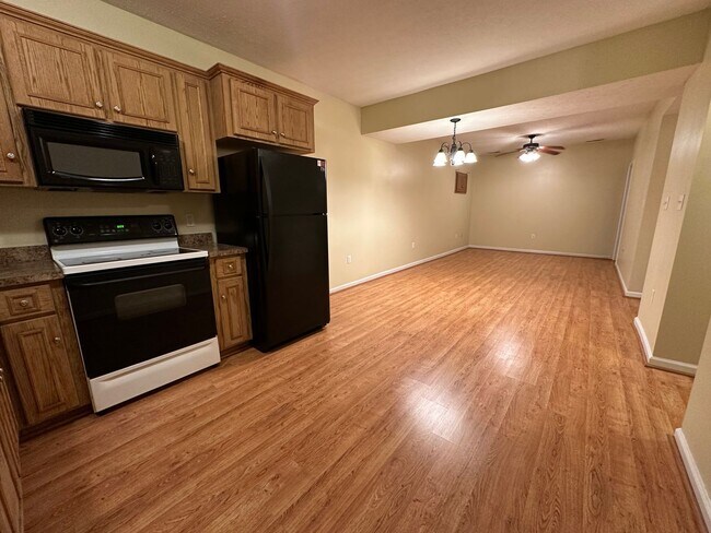 Building Photo - Spacious 2 bedroom 1 bath basement level apartment