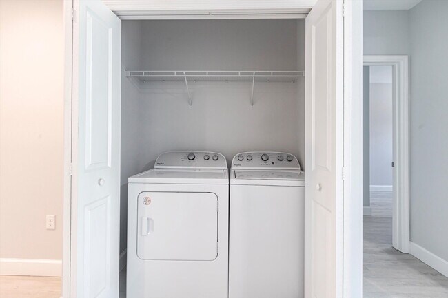 Building Photo - BRAND NEW Construction, 3 bed / 2 bath Ren...